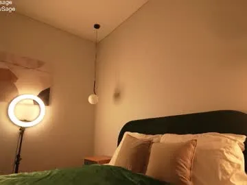 LoraDevine – webcam model profile photo Image 12