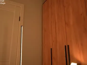 LoraDevine – webcam model profile photo Image 13