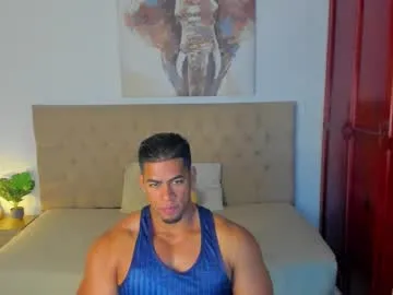 max04 – webcam model profile photo Image 19