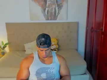 max04 – webcam model profile photo Image 2