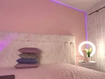 ReginaShine – webcam model profile photo Image 4