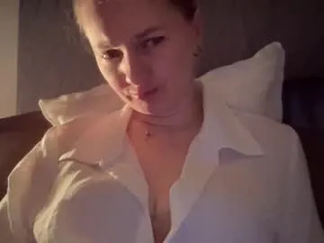 BlondeHott – webcam model profile photo Image 13