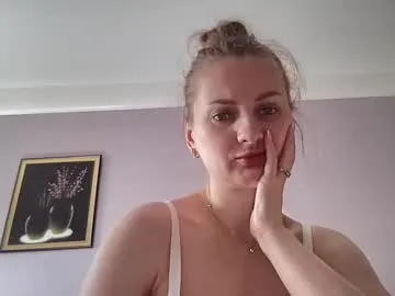 BlondeHott – webcam model profile photo Image 4