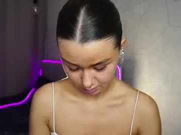 roouse – webcam model profile photo Image 8