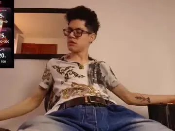 max04 – webcam model profile photo Image 11