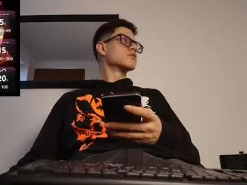 max04 – webcam model profile photo Image 12