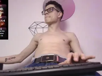 max04 – webcam model profile photo Image 13