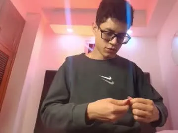 max04 – webcam model profile photo Image 18