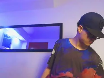 max04 – webcam model profile photo Image 2