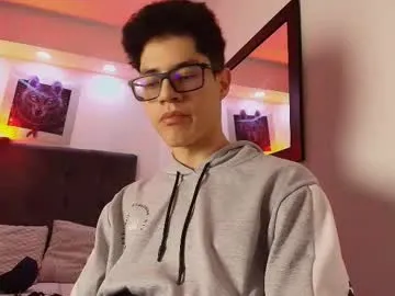 max04 – webcam model profile photo Image 4