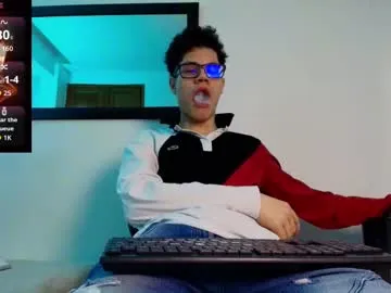 max04 – webcam model profile photo Image 8