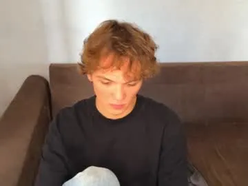 Haluley – webcam model profile photo Image 2