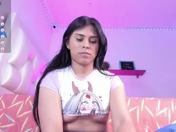 yiovanna19 – webcam model profile photo