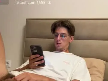 YU-KI00 – webcam model profile photo Image 3