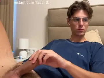 YU-KI00 – webcam model profile photo Image 6