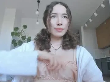 roouse – webcam model profile photo Image 12