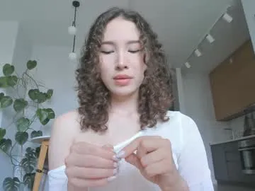 roouse – webcam model profile photo Image 5