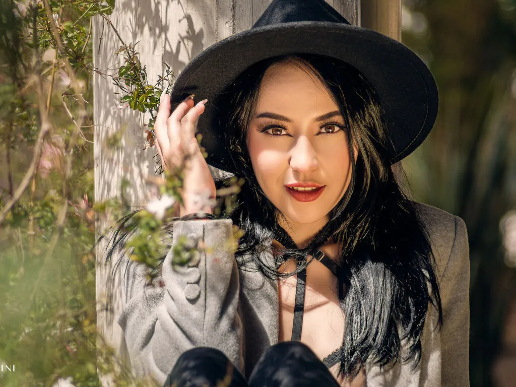 LunaSilvestre – webcam model profile photo