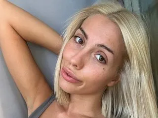 BigTitBlondeUK – webcam model profile photo Image 4