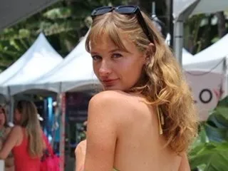 blondeangel_4u2 – webcam model profile photo Image 3