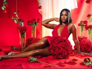 Libely – webcam model profile photo Image 2