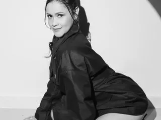 KateDivineUK – webcam model profile photo Image 2