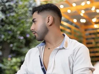 Lovvebirds – webcam model profile photo Image 3