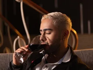 Lovvebirds – webcam model profile photo Image 4