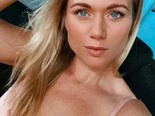 LoraDevine – webcam model profile photo Image 6