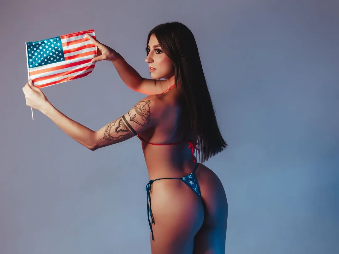 LoraDevine – webcam model profile photo Image 2