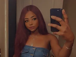 LoraDevine – webcam model profile photo Image 2