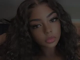 LoraDevine – webcam model profile photo Image 4