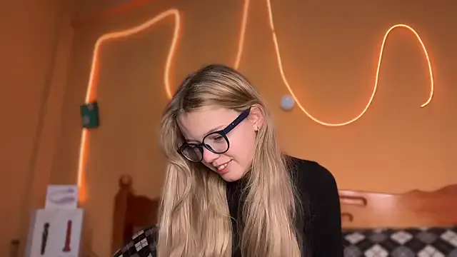 Hanna_Blondee – webcam model profile photo Image 2