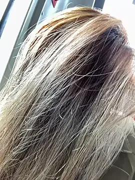 bunny_blonde – webcam model profile photo Image 6