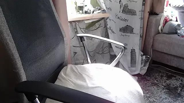 MilashaNyasha – webcam model profile photo Image 2