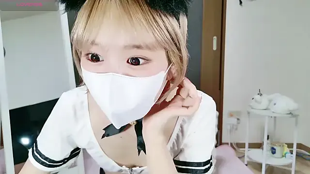 BlondeScarlettx – webcam model profile photo Image 2