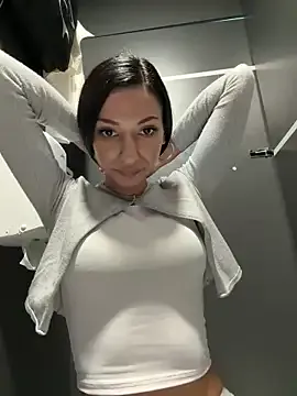 LoraDevine – webcam model profile photo Image 17