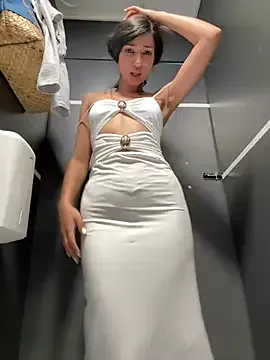 LoraDevine – webcam model profile photo Image 3