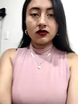 Tricky-Kitsune – webcam model profile photo Image 2