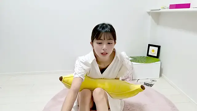 LoraDevine – webcam model profile photo Image 10