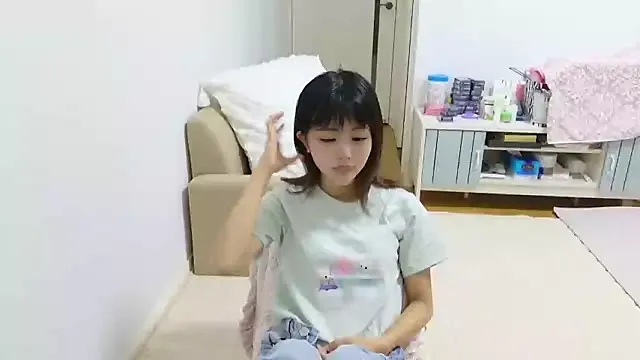 LoraDevine – webcam model profile photo Image 19