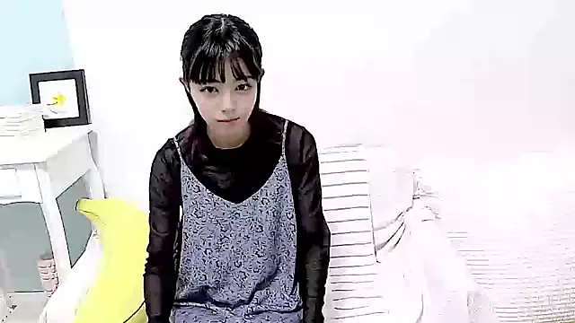 LoraDevine – webcam model profile photo Image 2