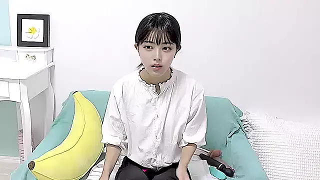 LoraDevine – webcam model profile photo Image 6