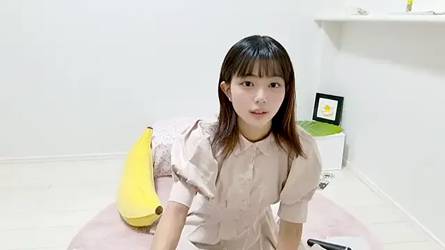 LoraDevine – webcam model profile photo Image 9