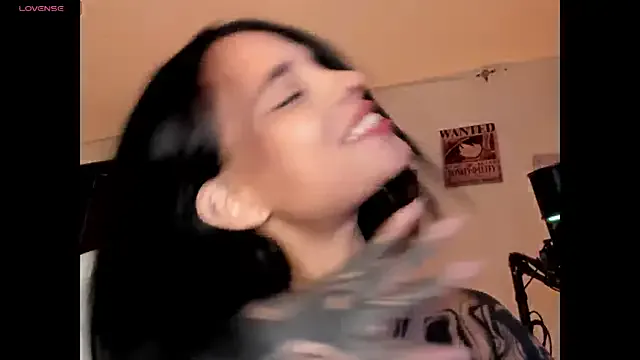 British_EmJess – webcam model profile photo Image 17