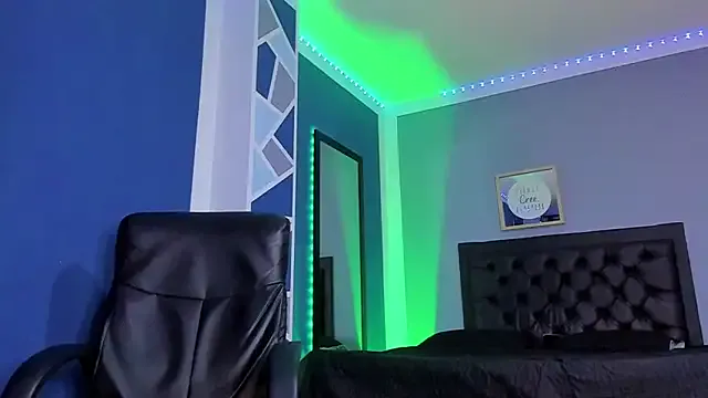 MartinaCroxx – webcam model profile photo Image 4