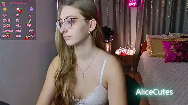 SelennaMoon – webcam model profile photo Image 3