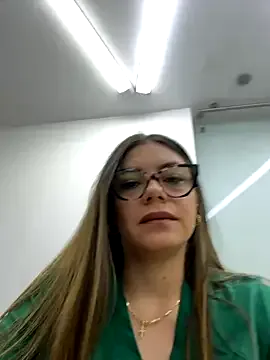 LoraDevine – webcam model profile photo Image 11