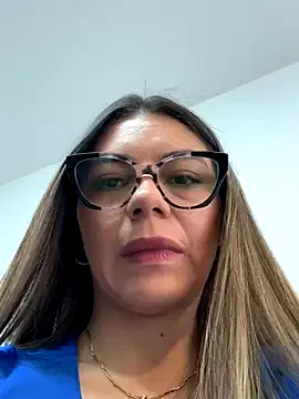 LoraDevine – webcam model profile photo Image 4