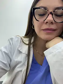 LoraDevine – webcam model profile photo Image 5